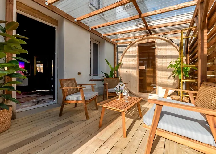 Oulala, Amour, Parking Prive Et Vive La Vie Ruão